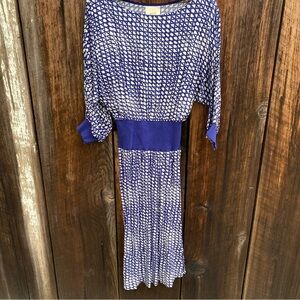 Maeve Anthropologie Rayon Blue & White dress w/Dolman sleeves, fitted waist. XXS